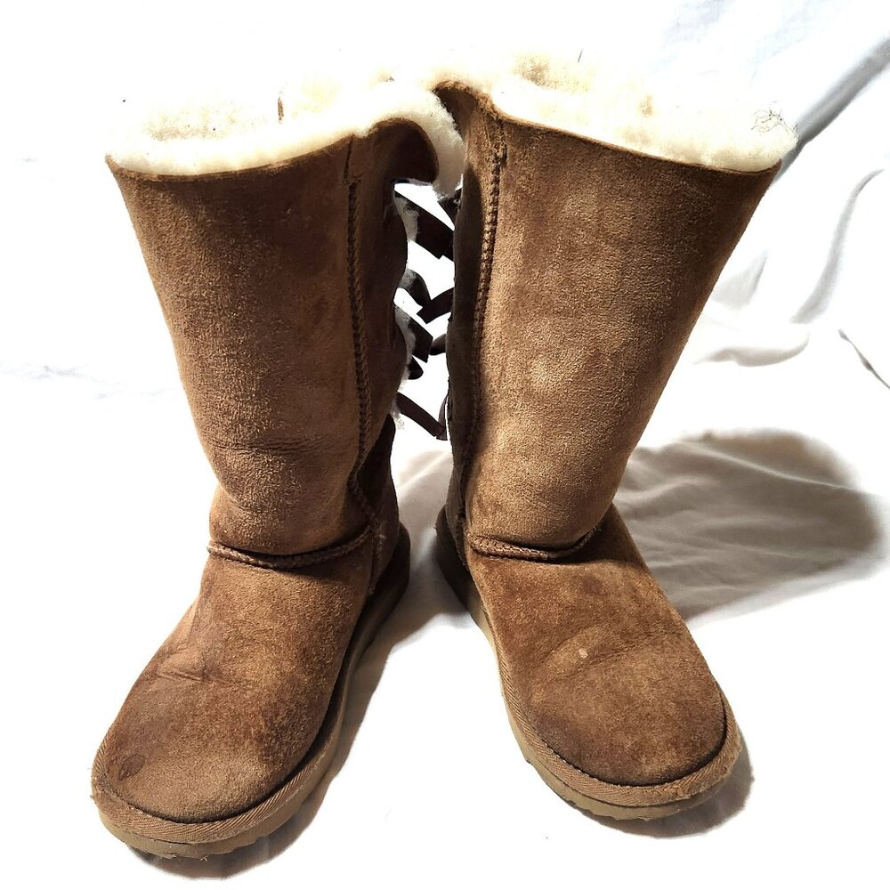 Girls’ UGG Bailey Bow II Boots – Size 2 – Chestnut Suede with Satin Ribbons